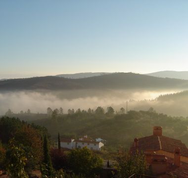  Vista de amanhecer na Serra de São Mamede e nevoeiro