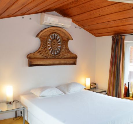 Cama do quarto com colchão de 25 cm de altura