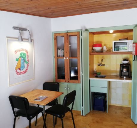 Kitchenette da Casa da Pedra que Corre